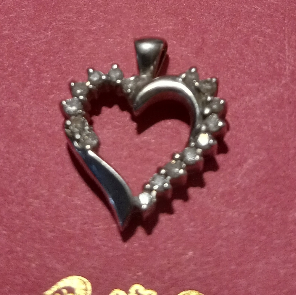 10kt Heart White Gold 0.43 Diamond Pendant.